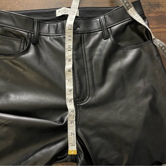 Abercrombie & Fitch Curve Love Vegan Leather 90s Straight Pant size 31 Short BK - Picture 14 of 16